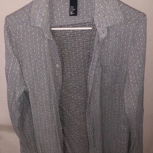 XS Shirt nice print . All sales are final.